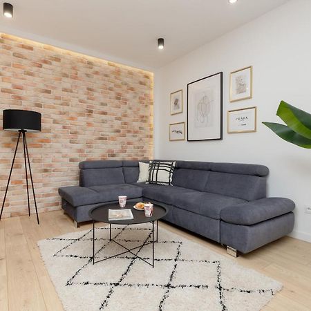 Loft Apartment With Parking In Warsaw By Noclegi Renters ภายนอก รูปภาพ