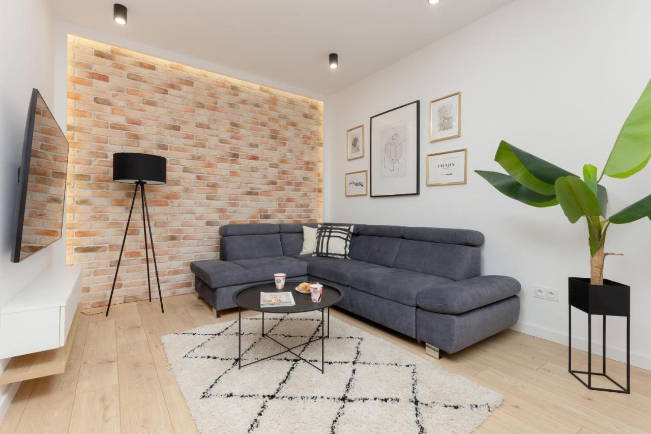 Loft Apartment With Parking In Warsaw By Noclegi Renters ภายนอก รูปภาพ
